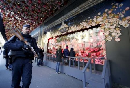 Συναγερμός στη Γαλλία μετά τον εντοπισμό ζώνης με εκρηκτικά