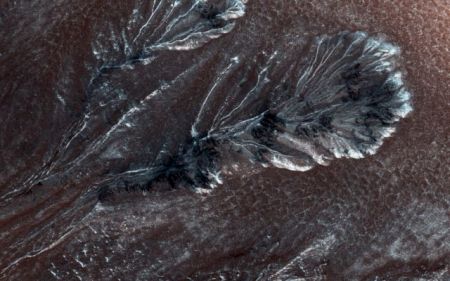 Από «ξηρό πάγο» τα ρυάκια του Άρη;