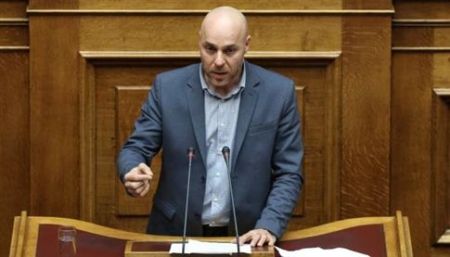 Ποτάμι:Ερώτηση για τη φωτό Καμμένου με τον καρχαρία