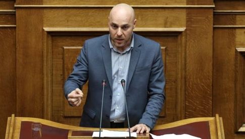 Ποτάμι:Ερώτηση για τη φωτό Καμμένου με τον καρχαρία