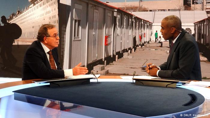 Μουζάλας στη DW: Η Ελλάδα είναι χώρα τράνζιτ