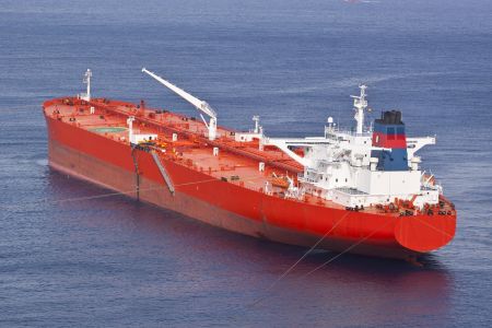 Εισαγωγές πλοίων εκτοξεύουν, κατά 91,7%, το έλλειμμα του εμπορικού ισοζυγίου