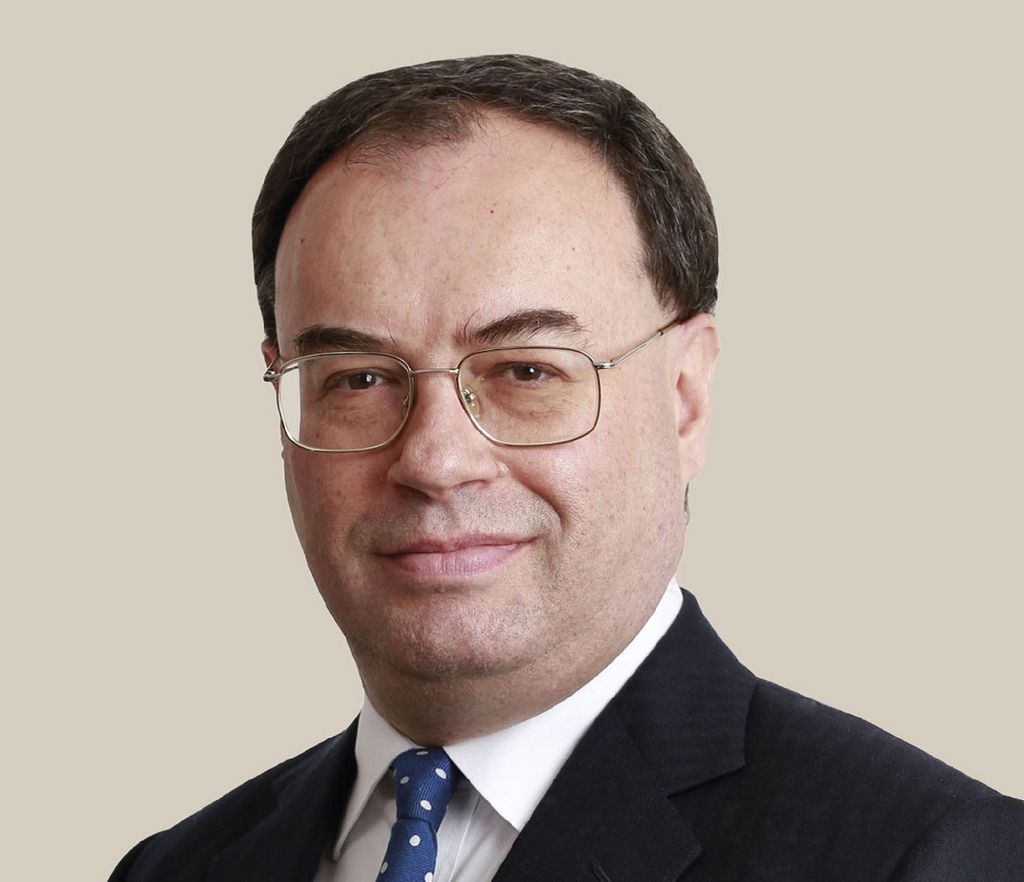 Αντριου Μπέιλι: Ενας πρώην τραπεζίτης προστάτης των καταναλωτών