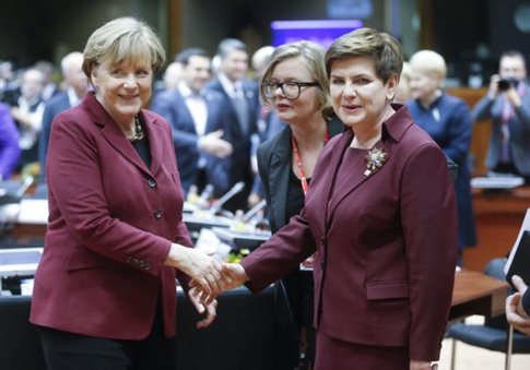 Η Πολωνή πρωθυπουργός ζητά από Μέρκελ στροφή στο μεταναστευτικό