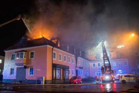 Γερμανία: Φωτιές υπό επευφημίες, προπηλακισμοί προσφύγων