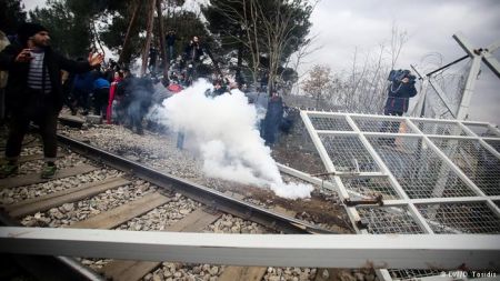 Γερμανικά ΜΜΕ: Εικόνες ντροπής σε πλατεία Βικτωρίας και Ειδομένη
