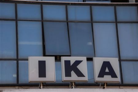 Ζάκυνθος: Έσπασε μαινόμενος τη τζαμαρία του ΙΚΑ και τραυμάτισε υπάλληλο