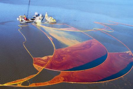 «Ελληνικό» υλικό καθαρισμού πετρελαιοκηλίδων