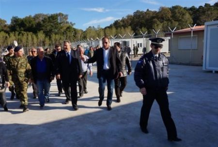 Χώρους φιλοξενίας προσφύγων επισκέφθηκε ο Π.Καμμένος
