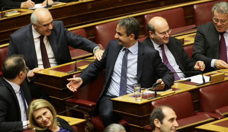 ΝΔ: Ψυχρό κλίμα στο παρασκήνιο μεταξύ «καραμανλικών» και ηγεσίας με αφορμή την υπόθεση Παπαγγελόπουλου