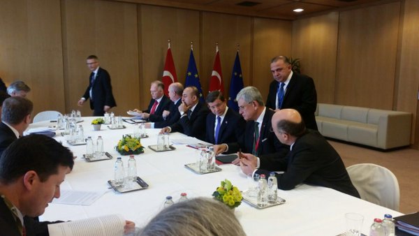 Σύνοδος Κορυφής για το προσφυγικό: Συμφωνία των «28» με την Τουρκία