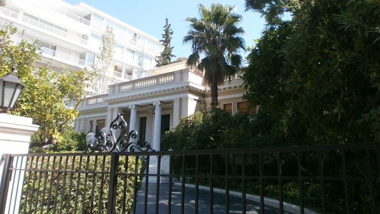 Σύσκεψη στο Μαξίμου για το προσφυγικό