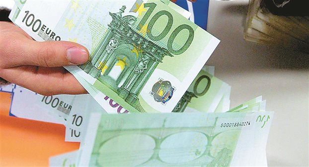 Δώρο Πάσχα: Πώς υπολογίζεται, πότε καταβάλλεται, ποιοι το δικαιούνται