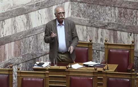 Βουλή: Αντιπαράθεση Βίτσα-Θεοδωράκη για το κόστος των hotspots