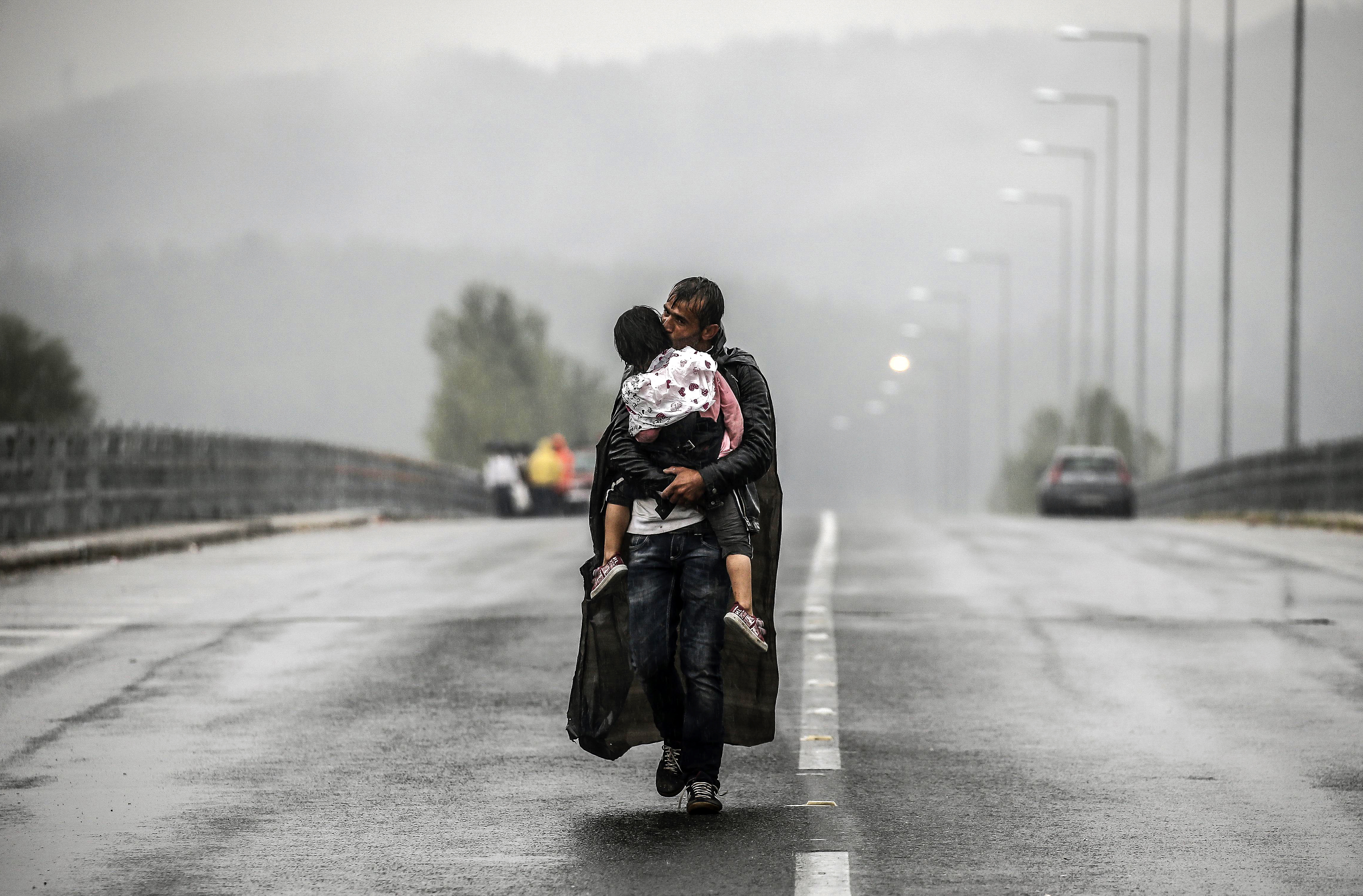 Γιάννης Μπεχράκης: «Οι φωτογραφίες μας έγιναν η φωνή των προσφύγων»