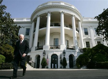 O πρώην μπάτλερ του Τραμπ θέλει να δολοφονηθεί ο Ομπάμα