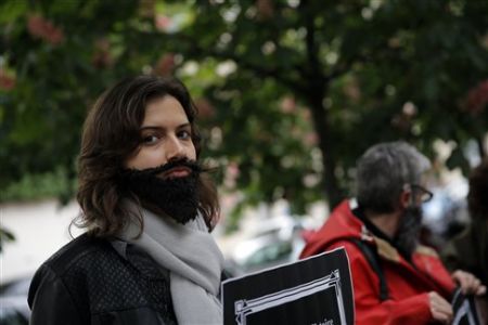 «Όχι» στο σεξισμό λένε 17 γαλλίδες πολιτικοί