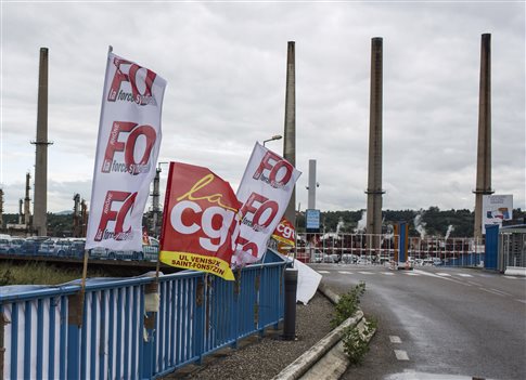 Γαλλία: Στα τρένα η σκυτάλη των κινητοποιήσεων-Ατεγκτος ο Ολάντ