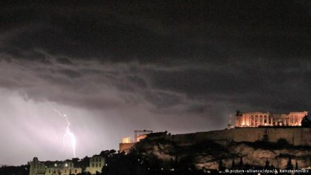 Γερμανικά ΜΜΕ: H Ελλάδα στη μέγγενη