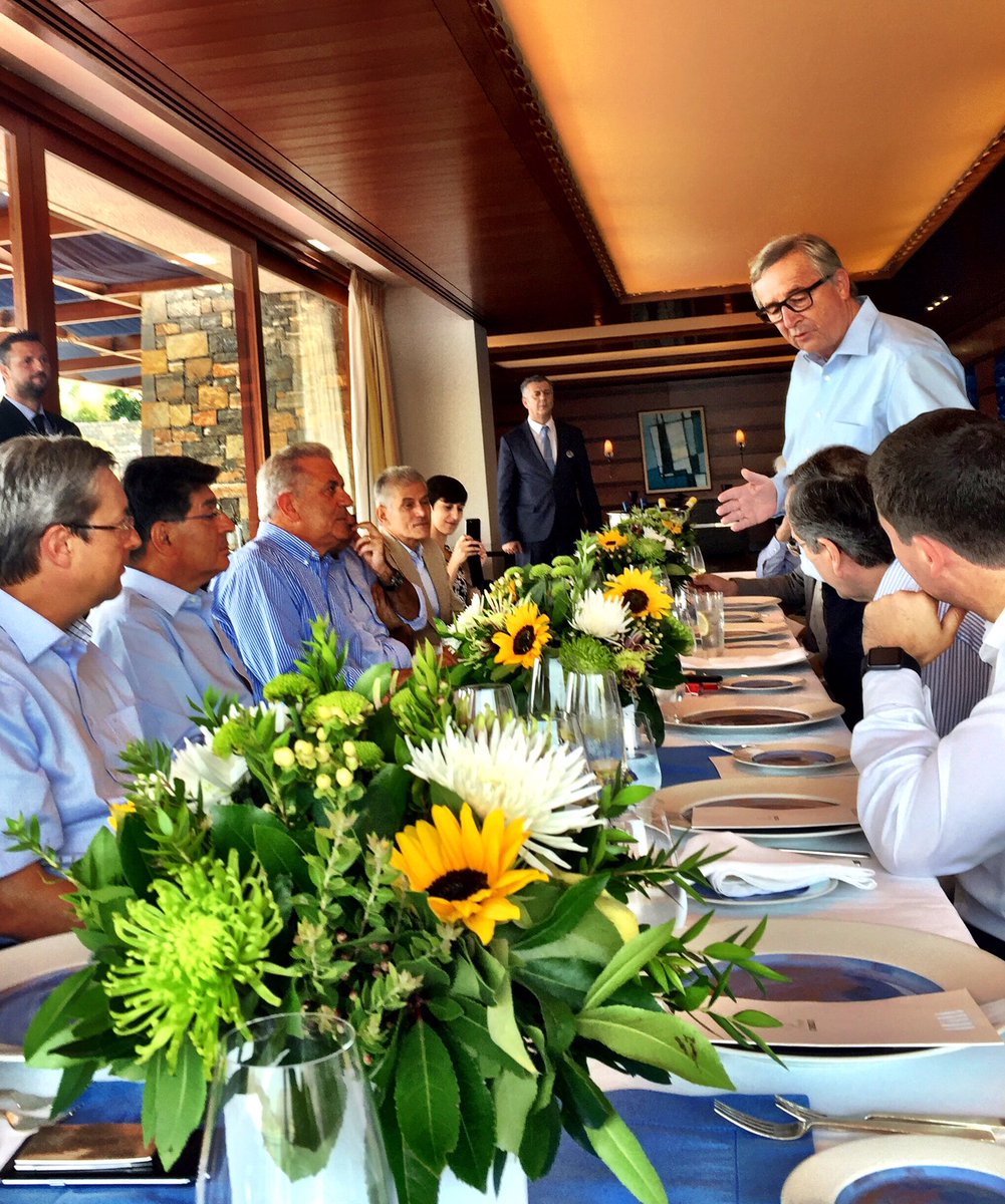 Συνέφαγαν Γιούνκερ, Σαμαράς και Αβραμόπουλος