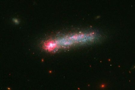 Αστρικά πυροτεχνήματα σε ένα γαλαξία… γυρίνο!