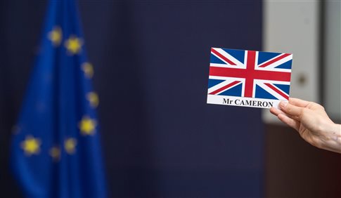 Η ΕΕ δεν περιμένει «ραβασάκι Brexit» νωρίτερα από 12μηνο