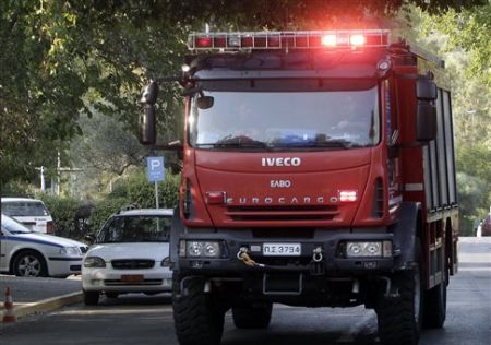 Λεωφορείο τυλίχθηκε στις φλόγες κοντά στο αεροδρόμιο του Ηρακλείου