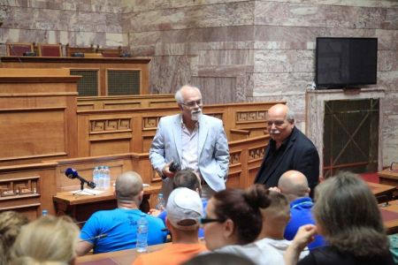 Μαθητές από το Σχολείο Φυλακών Αυλώνα στη Βουλή