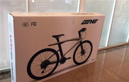 Αντιπαράθεση Σαμαρά-Μαξίμου με φόντο ένα κινέζικο ποδήλατο