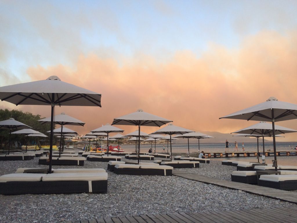 Μεγάλες φωτιές σε Άνδρο και Σάμο