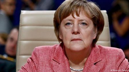 DW: Όλοι οι εθνικιστές και ισλαμοφοβικοί κατά της Μέρκελ