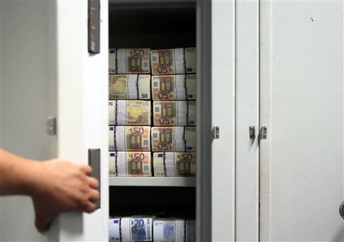 Τα δημόσια έσοδα υστερούν και ο «κόφτης» καραδοκεί | tovima.gr