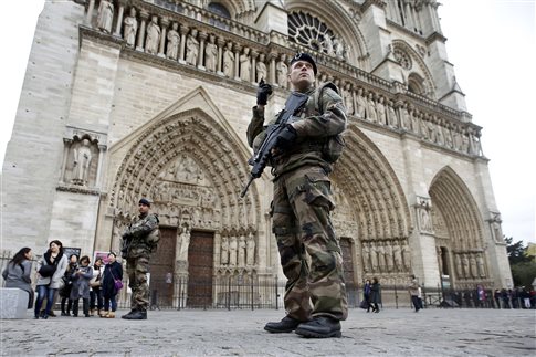 Δεύτερο ζευγάρι υπό κράτηση για τις φιάλες στην Παναγία των Παρισίων