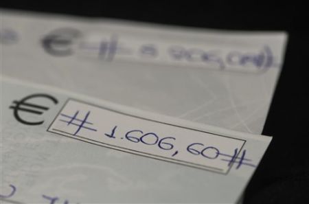 Εκτοξεύθηκαν τον Αύγουστο οι ακάλυπτες επιταγές