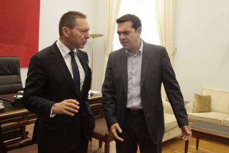 Συνάντηση Τσίπρα – Στουρνάρα στη «σκιά» της Deutsche Bank