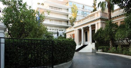 Σε θέση μάχης η κυβέρνηση για την υπόθεση Καλογρίτσα