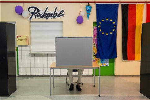 Στο ναδίρ, λίγο κάτω από το 30% οι Χριστιανοδημοκράτες της Μέρκελ