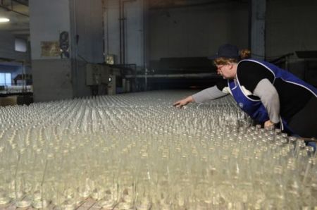 Σε Πορτογάλους περνά η υαλουργία Γιούλα