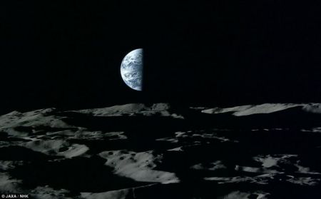 Η Γη ανατέλλει και δύει στη Σελήνη!