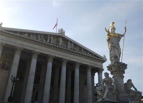 Αυστρία: Πρώτη η ακροδεξιά αν στήνονταν τώρα εκλογές