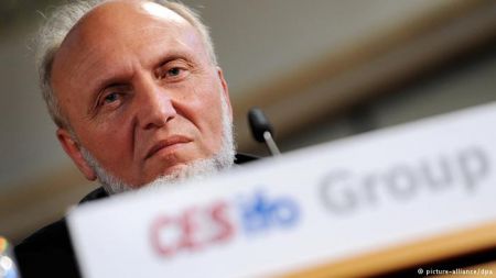 Βερνερ Ζιν: Η Γερμανία θα έπρεπε να είχε χαρίσει χρήματα στην Ελλάδα