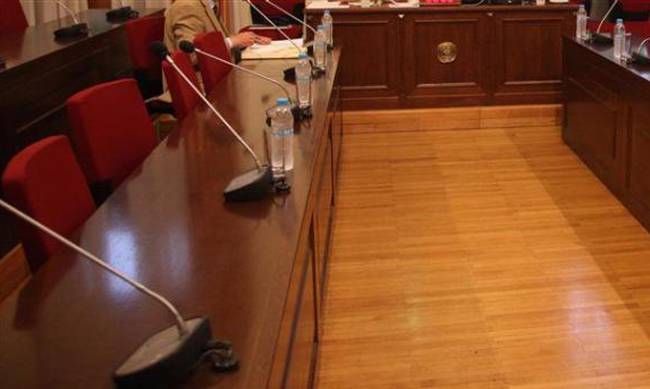 Στις 25 Οκτωβρίου στην Επιτροπή Θεσμών οι εκπρόσωποι Σκάι και ΑΝΤ1