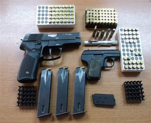 Αρχιφύλακας συνελήφθη για παράνομη κατοχή οπλισμού