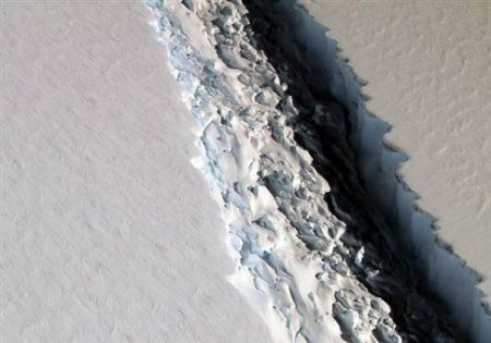 Γιγάντια ρωγμή εξαπλώνεται ανησυχητικά στην άκρη της Ανταρκτικής