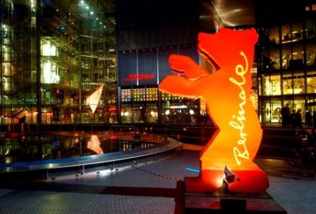 Η αρκούδα της Μπερλινάλε «βγήκε» στους δρόμους του Βερολίνου