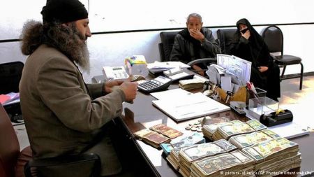 DW: Όψιμες προσπάθειες κατά της χρηματοδότησης του τρόμου(ISIS)