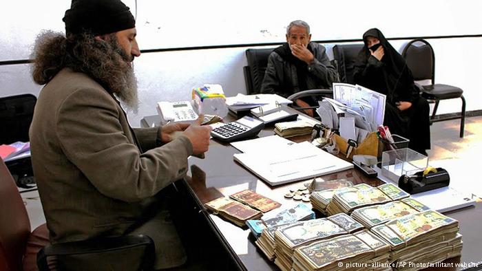 DW: Όψιμες προσπάθειες κατά της χρηματοδότησης του τρόμου(ISIS)