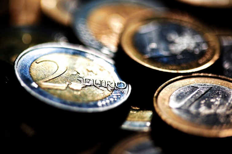 IOBE: Εκτιμήσεις για άλμα 35,5% στις επενδυτικές δαπάνες το 2017