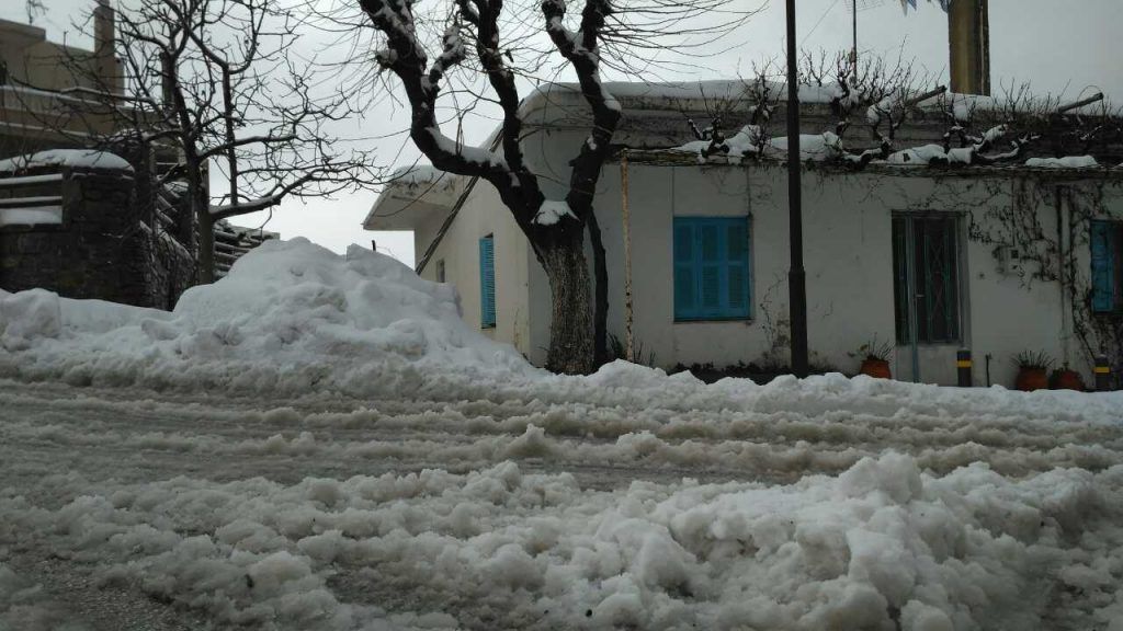 Κακοκαιρία: Πού έχει διακοπεί η κυκλοφορία – Πού χρειάζονται αλυσίδες