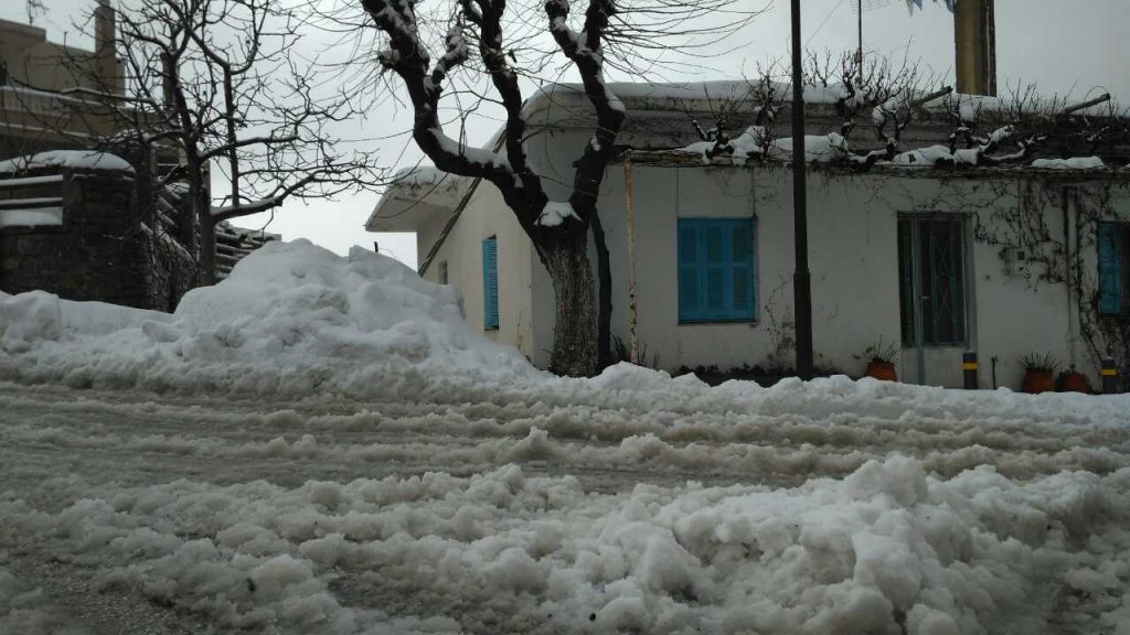 Κακοκαιρία: Πού έχει διακοπεί η κυκλοφορία – Πού χρειάζονται αλυσίδες